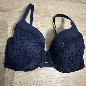 Victorias Secret Navy Lace Perfect Coverage Bra. Size 36DDD.